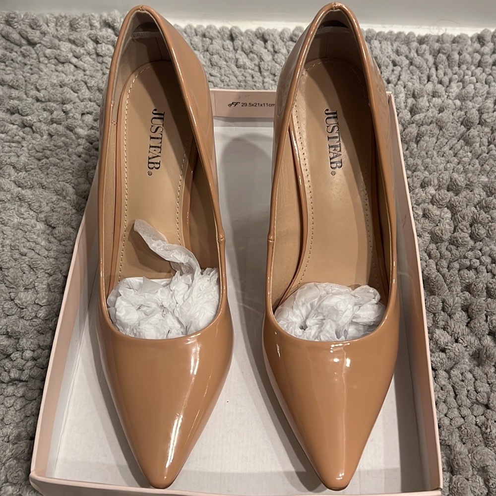 Camel colored heels/pumps